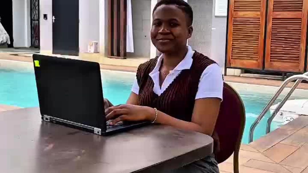 Elles sont jeunes et Intelligente. Les 2eme gagnantes, porteuses du projets V.E.R.T